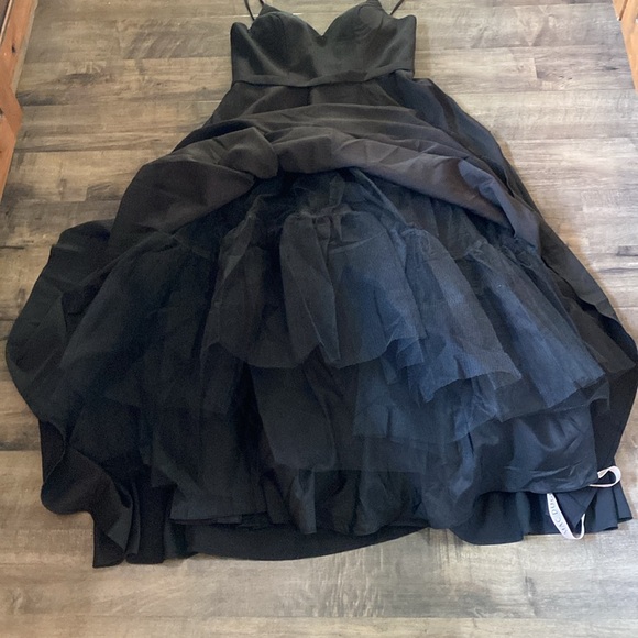 NWT Mac Duggal CLASSIC SLEEVELESS A-LINE GOWN WITH POCKETS black size 10. - Picture 6 of 10